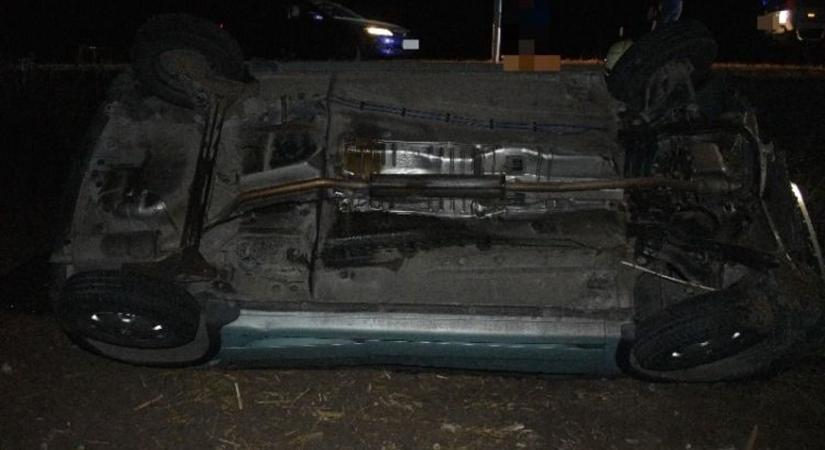 Elszállt az autó a körforgalomból – többen megsérültek a tolnai úton