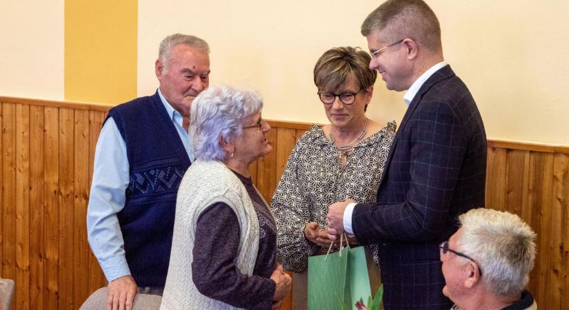 Az időseket ünnepelték Vasasszonyfán