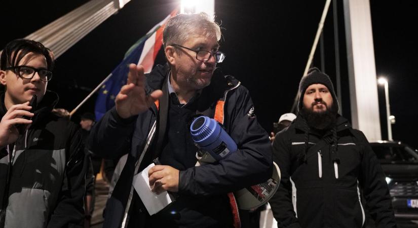 Hadházy Ákos: Szalai Vivien villantott egy tízmilliós táskát, Orbán Viktor állítólag ordítozott azokkal, akik a közösségi médiában luxiznak