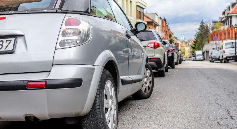 Megszavazták, durván kiterjesztik a fizetős parkolást Budapesten: jövőre már itt is jegyet kell venni