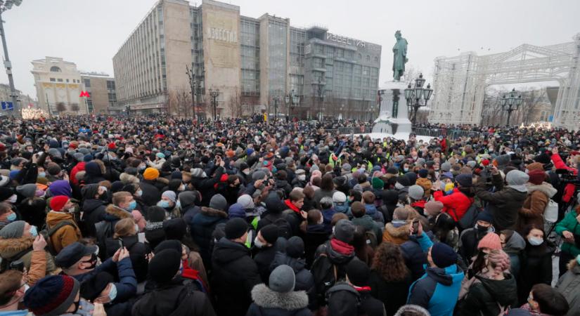 Rég nem látott nagyságú tüntetés Putyin ellen