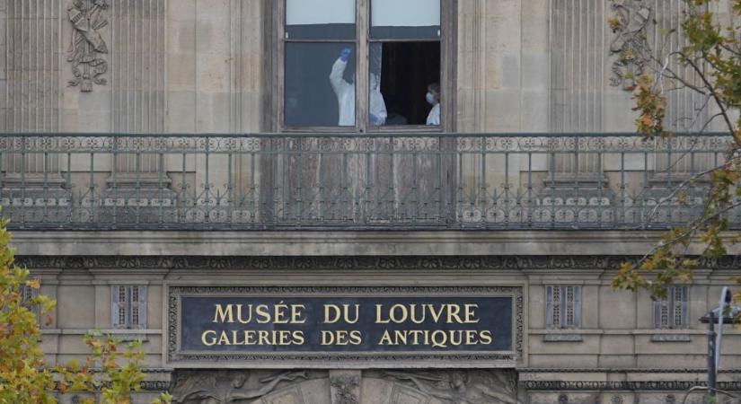 Döbbenetes részletek a párizsi Louvre kirablásáról: itt a lista az ékszerekről, amiket elvittek a tolvajok