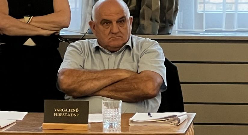 Méltatlansági eljárást kezdeményezett a sárvári egységes ellenzék egy fideszes önkormányzati képviselővel szemben