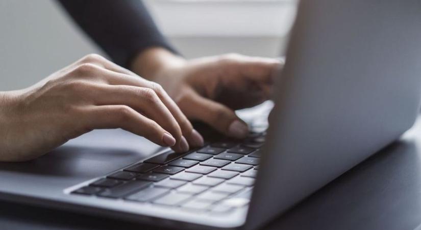 Több weboldal is elérhetetlenné vált, több tízezer felhasználót érint a teljes leállás