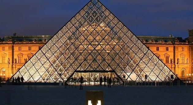 Műkincsrablás a párizsi Louvre-ban - Eugénia császárné elveszett ékszerei