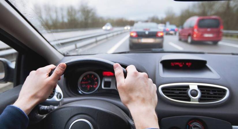 Vérfagyasztó gázolásról készült videó Fóton: a sofőr fék nélkül hajtott át a gyalogoson