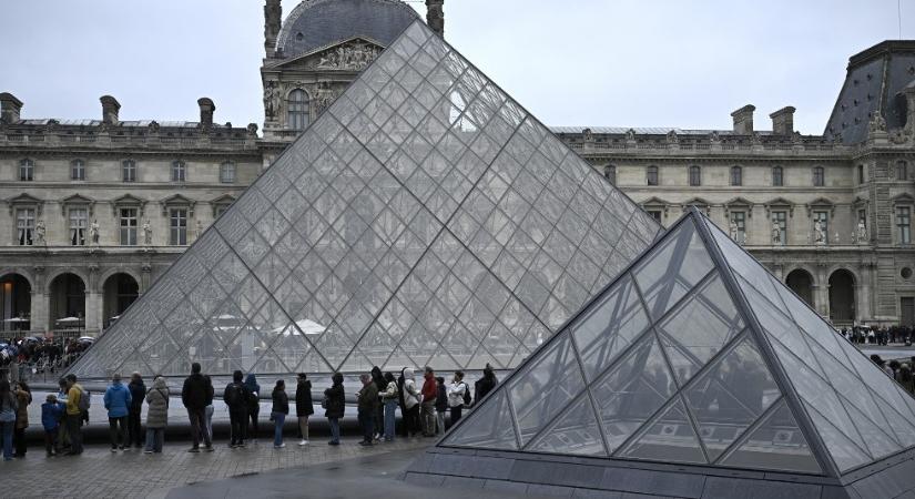 7 perc alatt kirabolták a Louvre-t, ezt vitték el