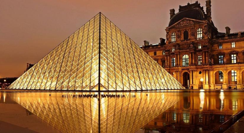 Louvre-rablás: a bűnbanda munkásoknak öltözve vitte el az ékszereket mindössze hét perc alatt