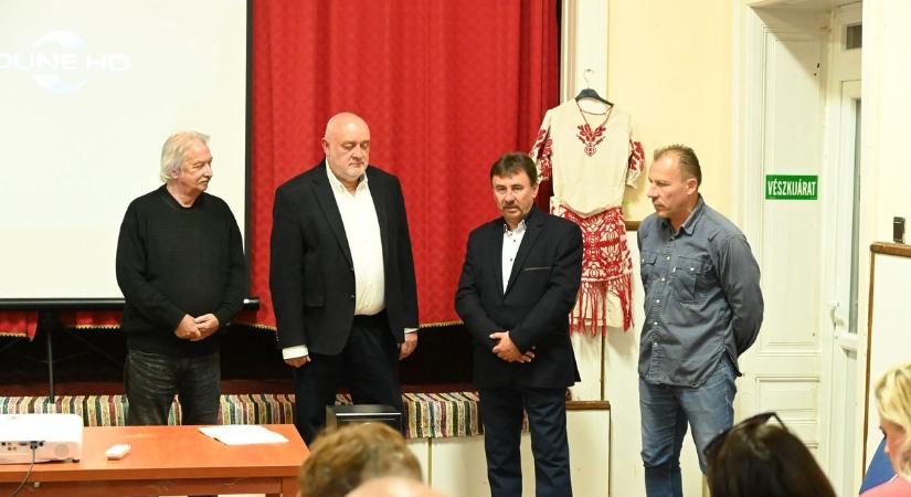 Ízözön zúdult Vámosoroszira (fotókkal)