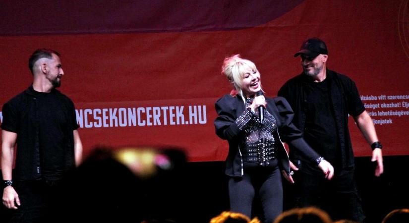 Előbb retro, aztán örökzöld mulatós! Zoltán Erika és Márió elbűvölte a zalai közönséget