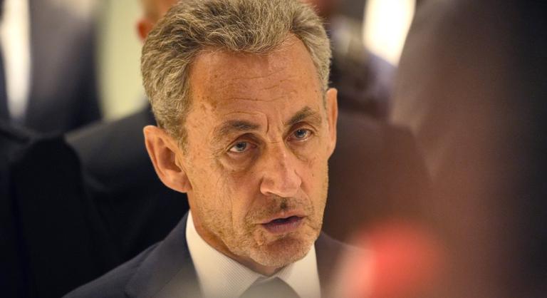 Börtönbe vonul Nicolas Sarkozy, az első francia exelnök, akit bebörtönöznek