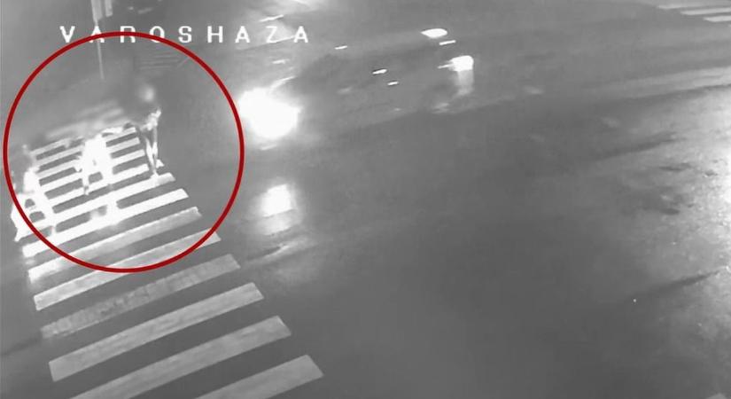 Döbbenetes videó: a zebrán gázoltak el egy gyalogost Balmazújvároson!
