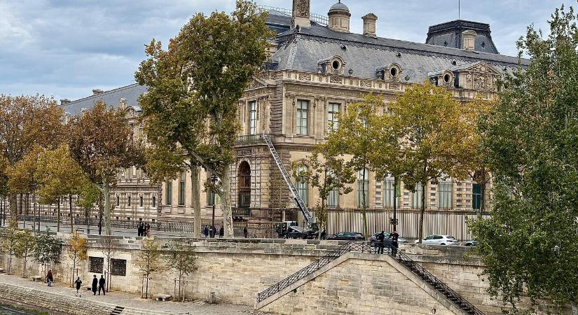 Louvre-lopás: politikai botrány és versenyfutás az idővel