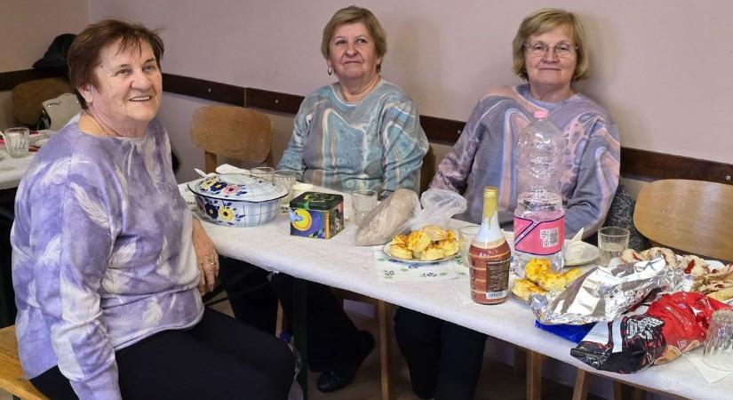 Első találkozás: új barátságok születtek a nyugdíjasklub összejövetelén!
