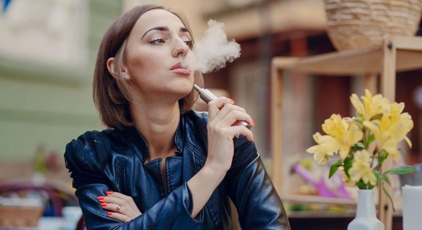 Szigorít az EU: egy kalap alá vennék a cigarettát és a nikotintermékeket