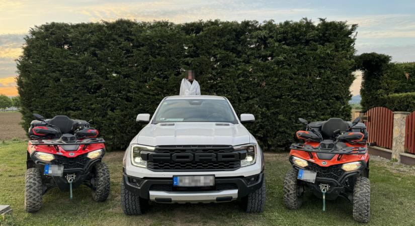 A harmincmilliós Lexus és Ford pickup lett gyanús a Szőlő utca vezetőjénél a kifogástalan-életvitel-vizsgálaton