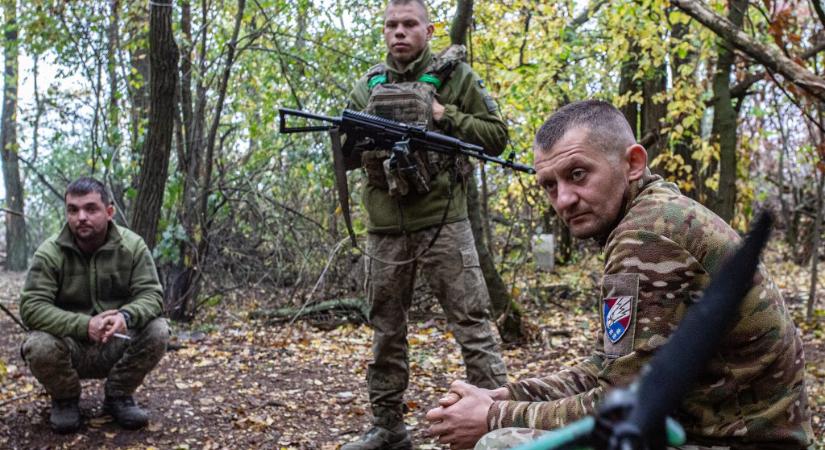 „Mindegyik ágyú olyan, mint egy lány” – így telik egy nap a tüzérbunkerben