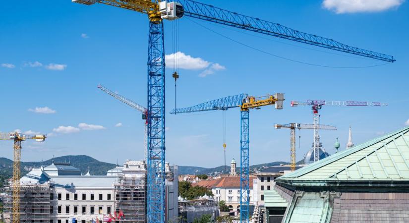 Népszava: akkora a kormányzati pazarlás, hogy a Tisza Párt máris megfoghatna 1200 milliárdot