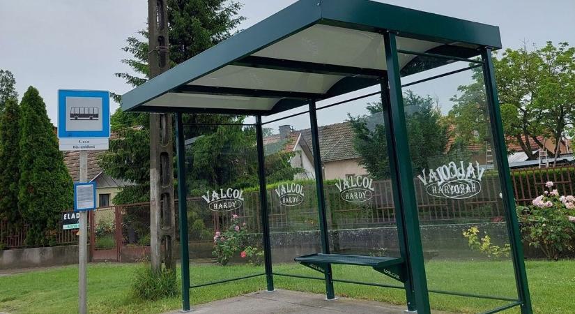 Az utasok csak néztek: olyan állat tűnt fel a buszmegállóban, aminek semmi keresnivalója nem volt ott