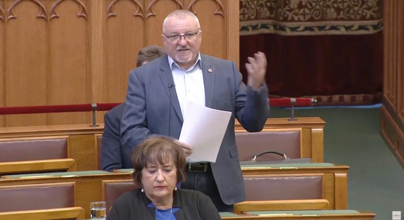 A szocialista pártelnök szerint lejárt, téves és véget ért az, amit a kormány gondol