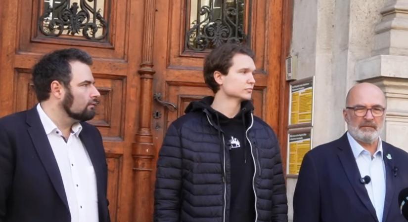 „Politikai célra használták a rendőrséget” – házkutatást tartottak hajnalban Pikó Andrásék jelöltjénél