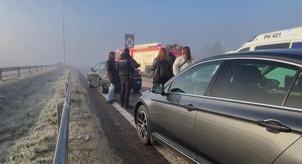 Finnországban több tucat autó ütközött össze