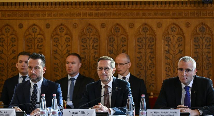 Véleményt mondott az euró bevezetéséről és az MNB-alapítványokról Varga Mihály