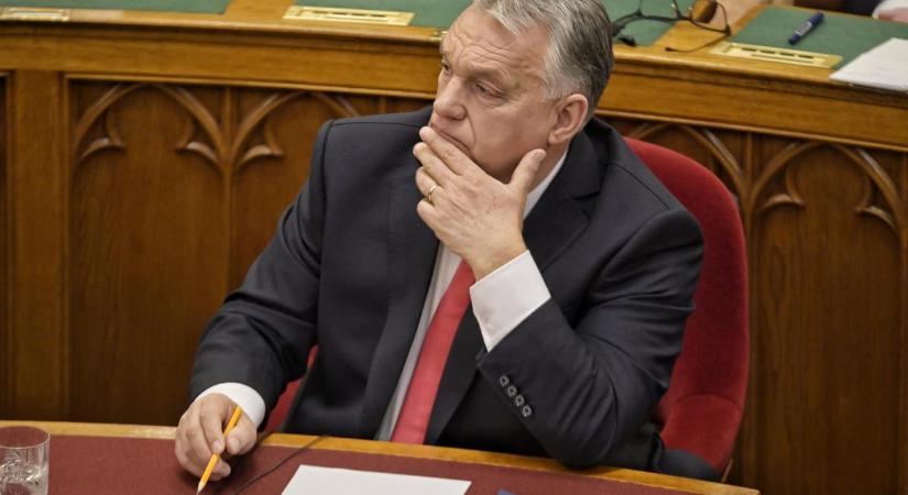 Orbán Viktorra záporoznak a kérdések a parlamenti „azonnali sértések órájában” – ÉLŐ