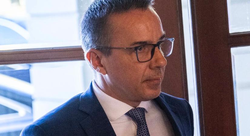 200 eurós havi támogatást is ígér az egyedülálló szülőknek Erik Tomáš