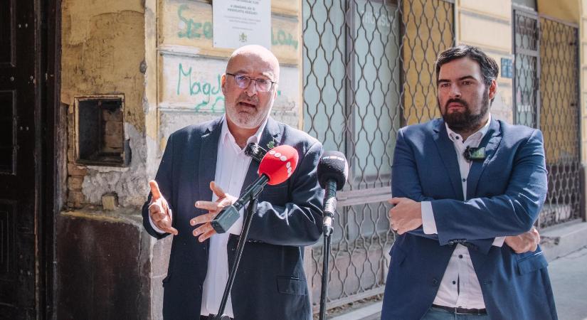 Házkutatást tartott a rendőrség egy ellenzéki képviselőjelöltnél Józsefvárosban, majd be is vitték a Gyorskocsi utcába
