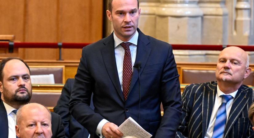 Hollik István: A nemzeti konzultáción véleményt mondhatunk a Tisza Párt eltitkolt programjáról is (VIDEÓ)