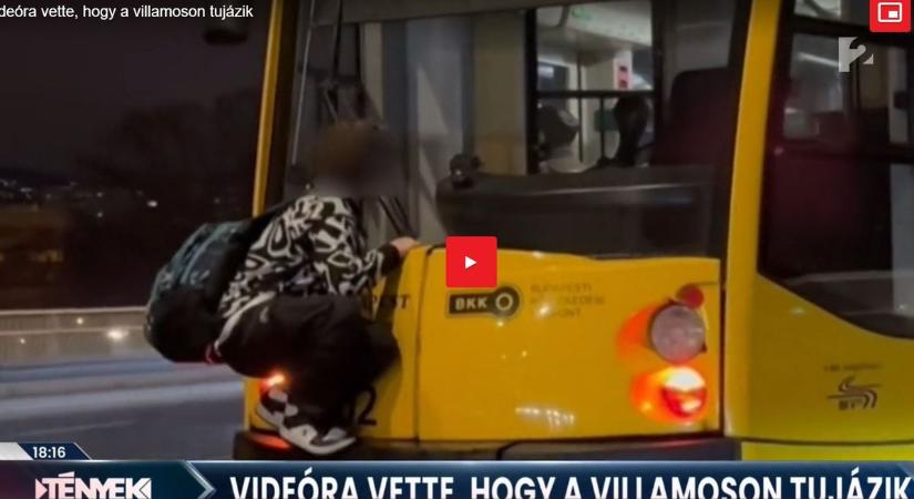 Durva videó, így esett le a villamosról a miskolci Pókember! Az MVK azonnal feljelenti!