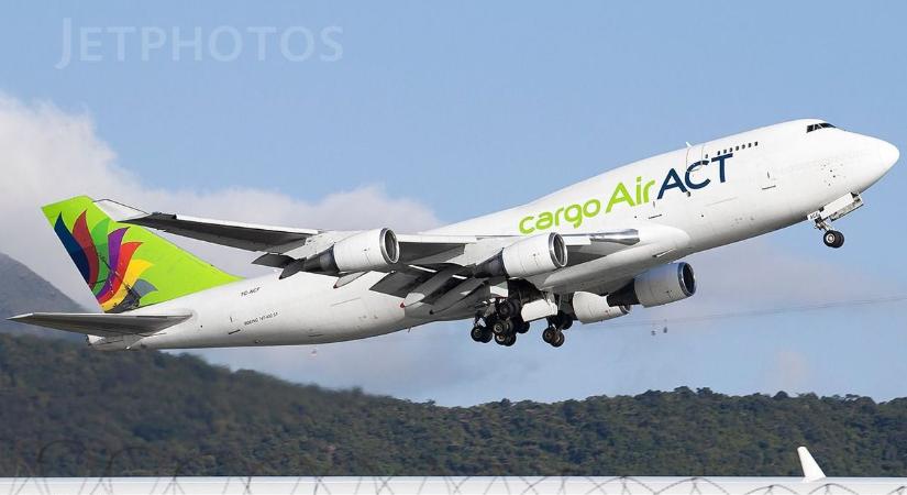 Nemrég még Kecskemét felett repült, ma hajnalban lezuhant a Boeing 747-es – videókkal