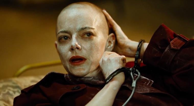 Premier előtt nézheti meg Emma Stone új filmjét, aki kopaszon érkezik az eseményre