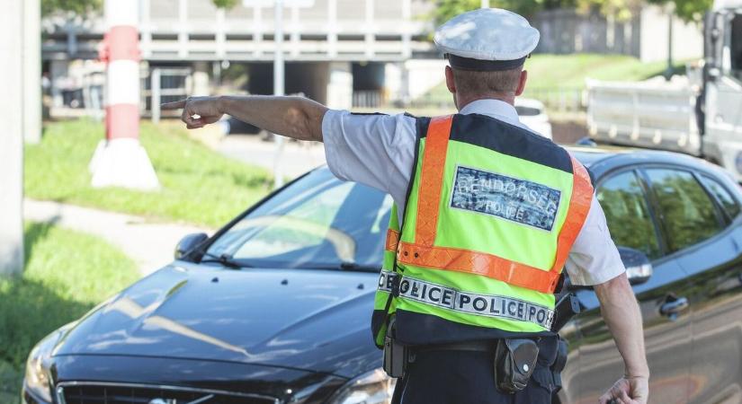 Egy hétig csendben figyelték az autósokat, és furcsa mintázat rajzolódott ki a Jászkunságban.