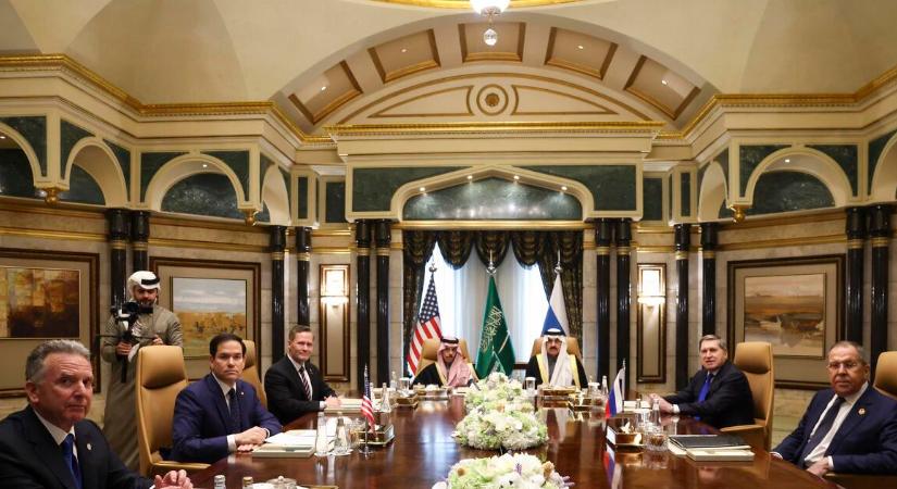 Már tárgyalnak az oroszok és az amerikaiak a budapesti csúcsról