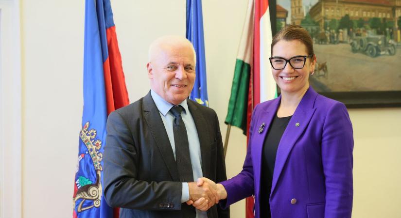 Különleges vendég érkezett Nyíregyházára, mély benyomást tett őexcellenciájára az egész város