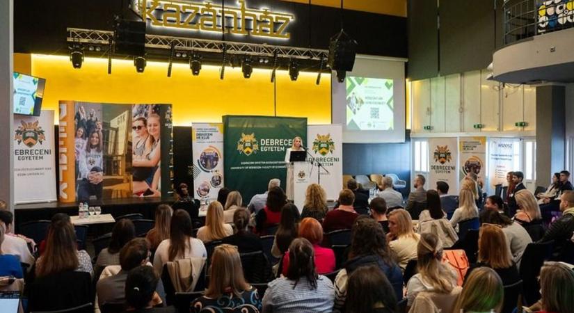Elbuknak az AI-projektek, átalakul a munka világa – Debrecenben erről is szólt a HR-konferencia