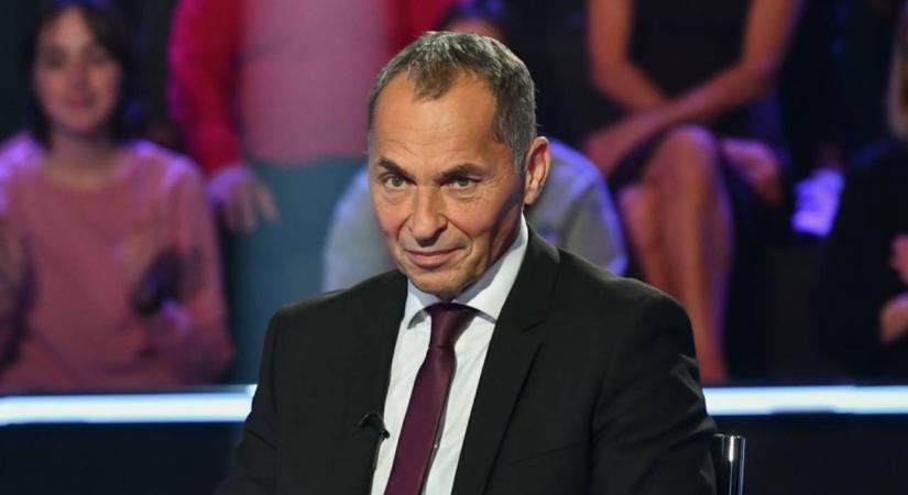 Palik László súlyos sérüléssel állt kamerák elé
