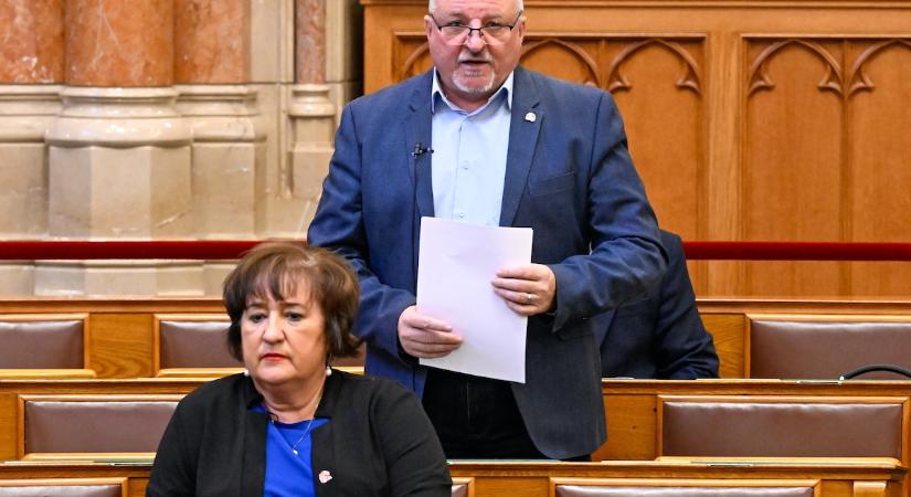 Komjáthi Imre odaszúrt a Tisza Pártnak, miközben Orbán Viktort kérdezte