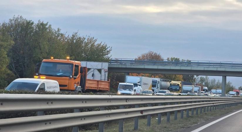 Itt vannak a helyszíni fotók az M7-es balesetről (galéria)
