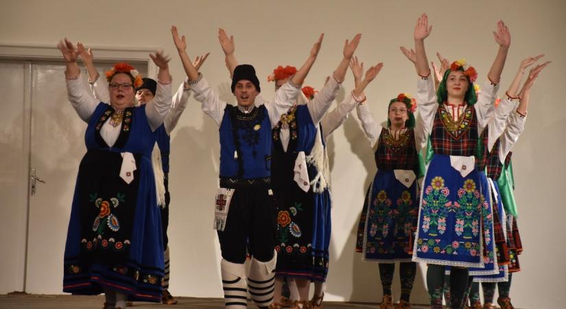 Bolgár táncok és sramli zene Karcagon– galériával, videóval