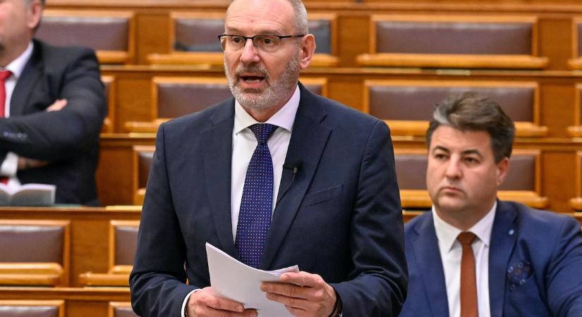 Zsigó Róbert: Havi 49 ezer forintot szedne be a nyugdíjasoktól a Tisza