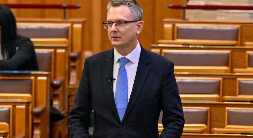 Magyar Péter „jegyezte ellen a vérszerződést”, vezette Árpádot a Kárpát-medencébe