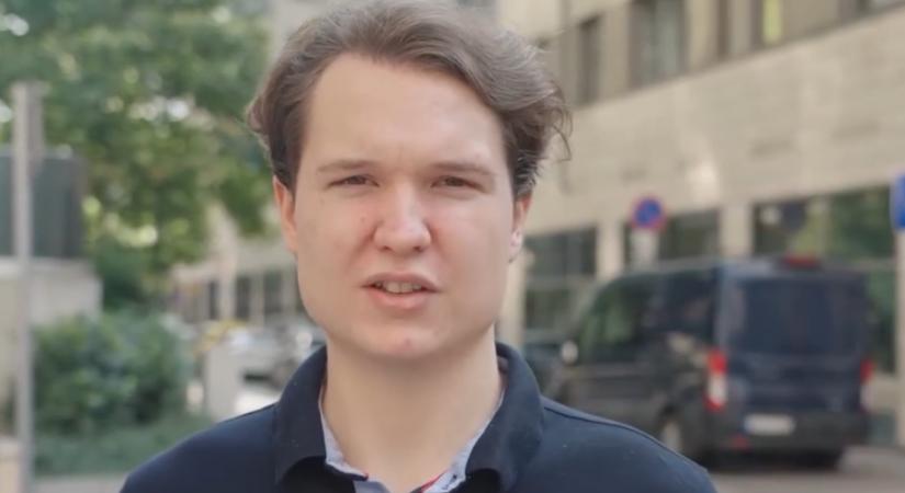 Rendőrök vitték be az ellenzéki képviselőjelöltet, átkutatták a lakását
