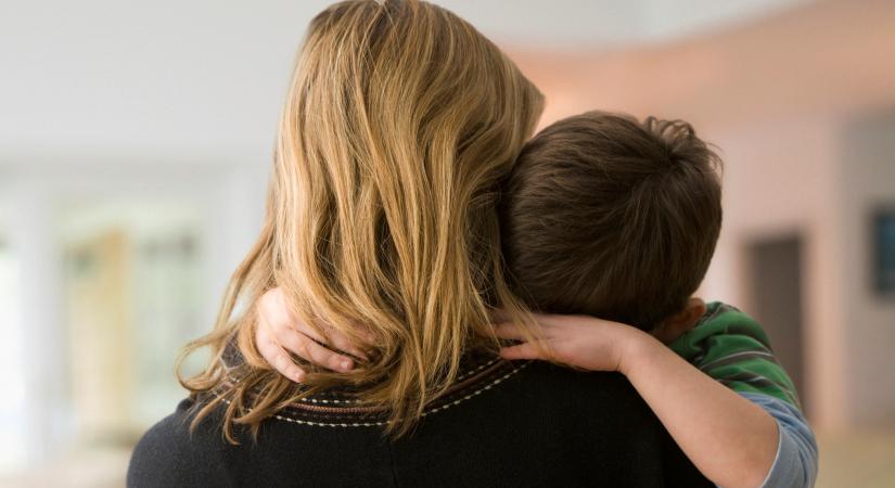 Combcsontját törte a 2 éves kisfiú a bölcsödében, az anya döbbenetes választ kapott kérdésére az ott dolgozóktól