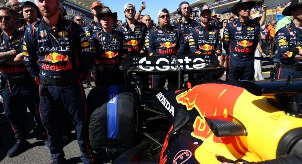 Büntetések, kifakadások, újoncok: hétfői F1-es hírek
