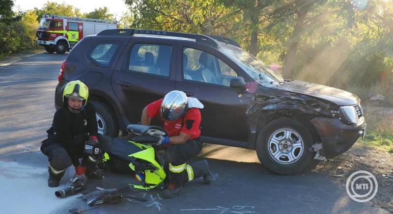 Balesetben meghalt egy motoros Martfű és Kengyel között