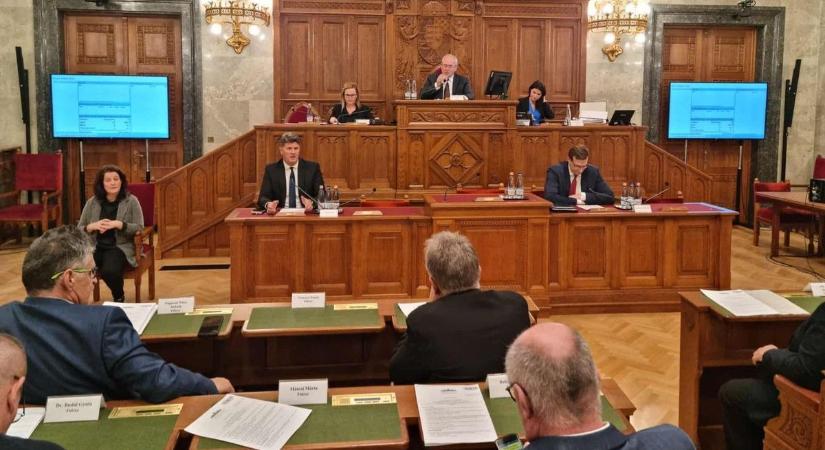 Egyhangú támogatás után a parlament dönthet a szegedi Dóm és Dóm tér sorsáról