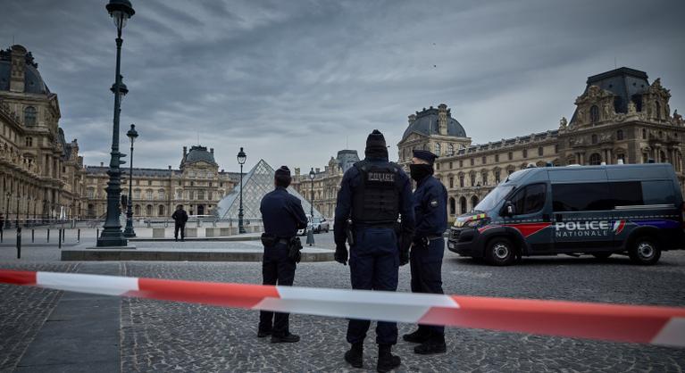 Egy friss jelentésből kiderült, mi tette lehetővé a Louvre kirablását